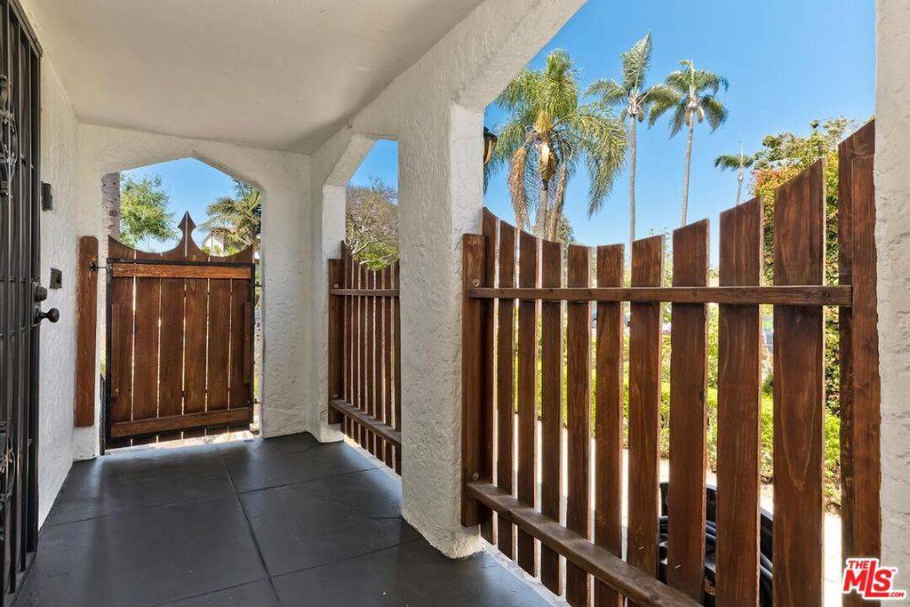 Los Angeles, CA 90034,9120 Gibson ST