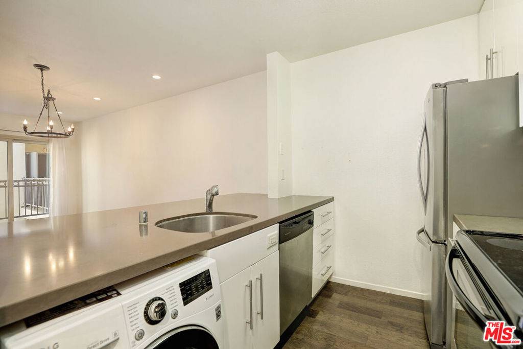 West Hollywood, CA 90048,141 S Clark DR #319