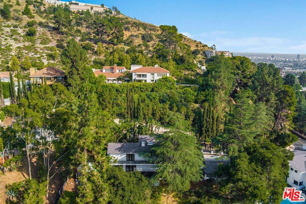 Los Angeles, CA 90046,1881 Mount Olympus DR