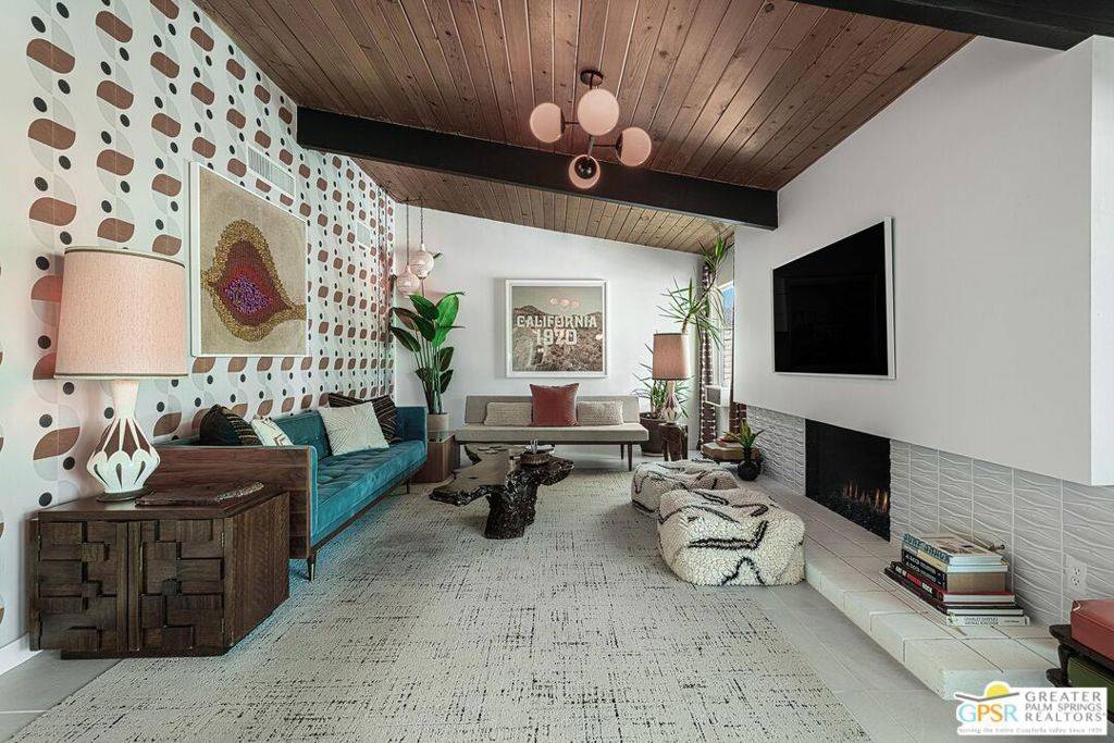 Palm Springs, CA 92262,796 E Racquet Club RD