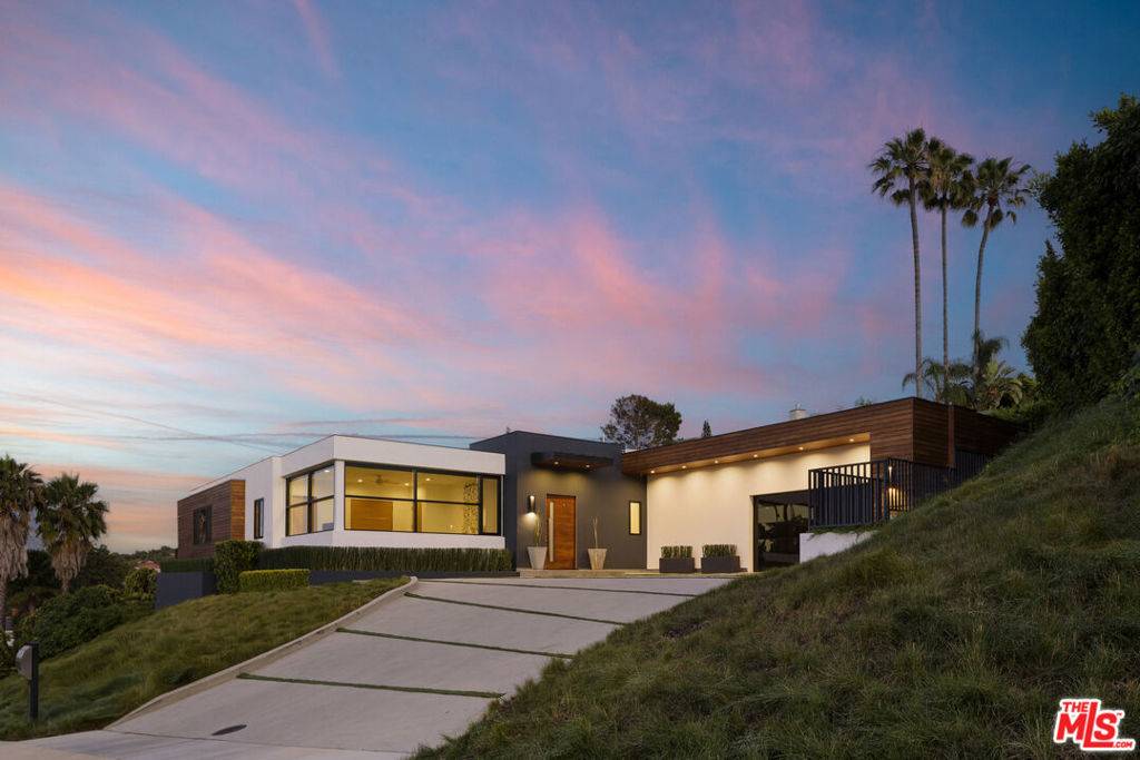 Los Angeles, CA 90049,16366 Sloan DR