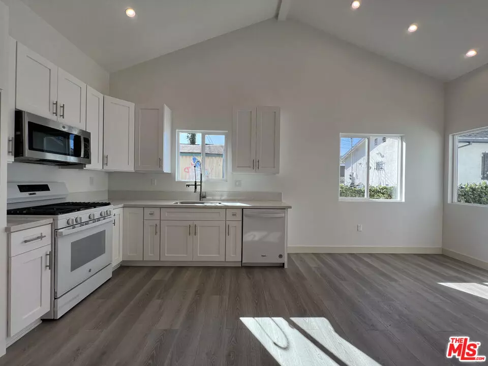 Los Angeles, CA 90044,8642 Baring Cross ST