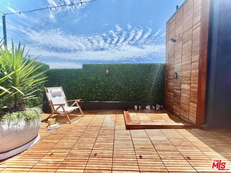 2513 Lincoln BLVD, Venice, CA 90291