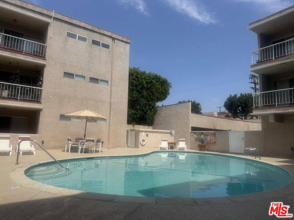 Sherman Oaks, CA 91423,4487 Colbath AVE #101