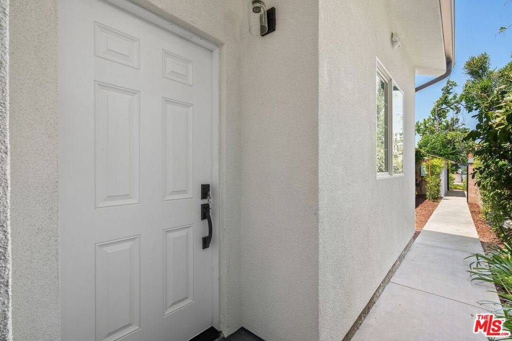 North Hollywood, CA 91605,6916 Bellingham AVE
