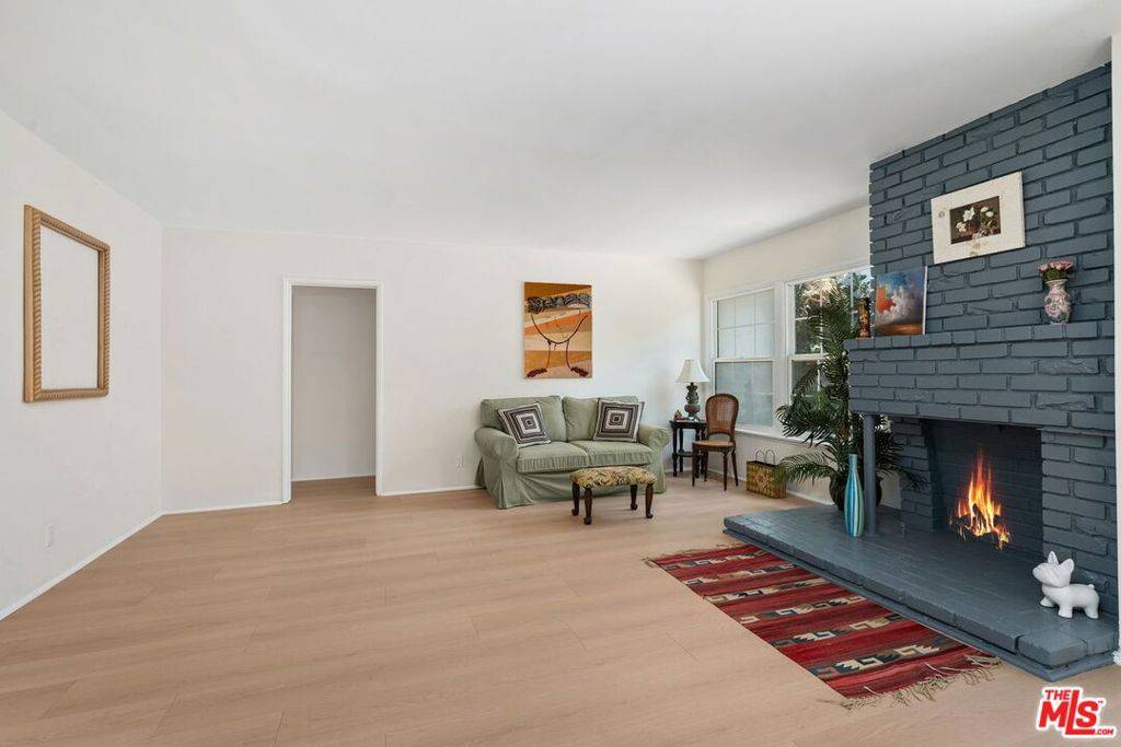 North Hollywood, CA 91605,6916 Bellingham AVE