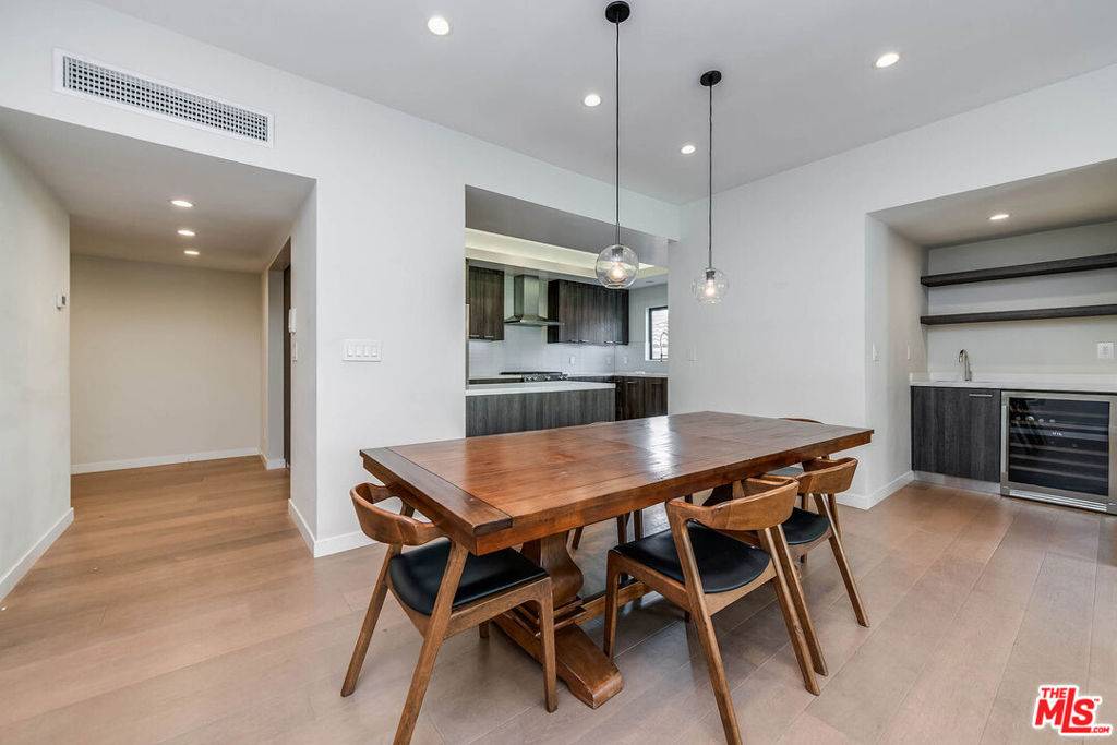 Los Angeles, CA 90064,2307 Fox Hills DR #203