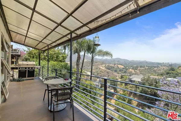 Los Angeles, CA 90068,3006 Vista Crest DR