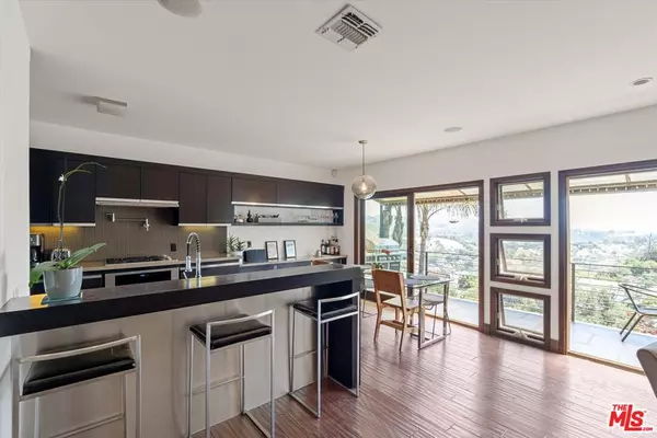 Los Angeles, CA 90068,3006 Vista Crest DR