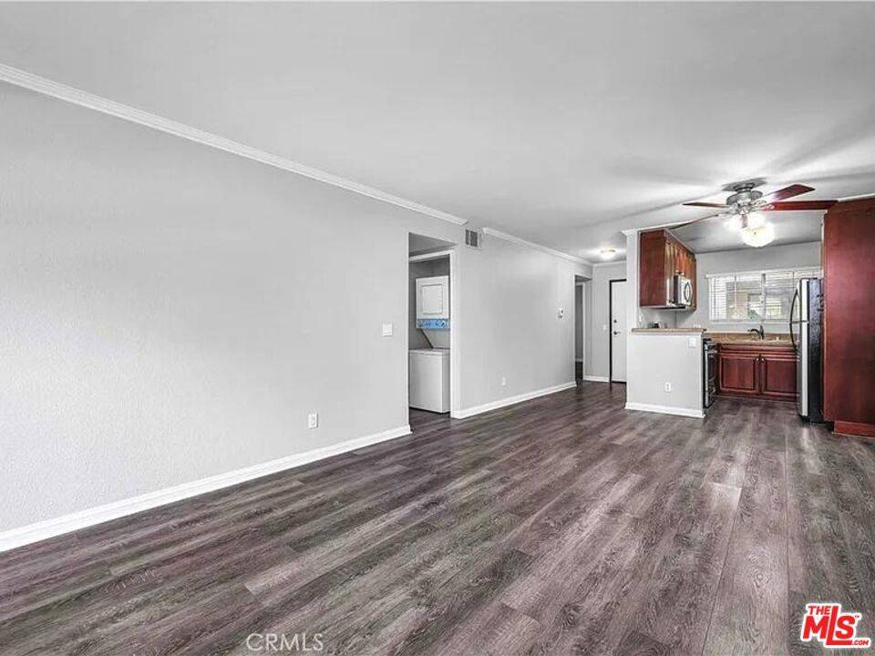Woodland Hills, CA 91367,5565 Canoga AVE #118