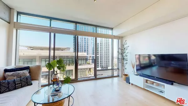 Los Angeles, CA 90015,1100 S Hope ST #1405
