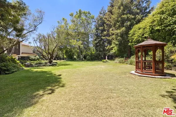 Los Angeles, CA 90049,355 S Bristol AVE