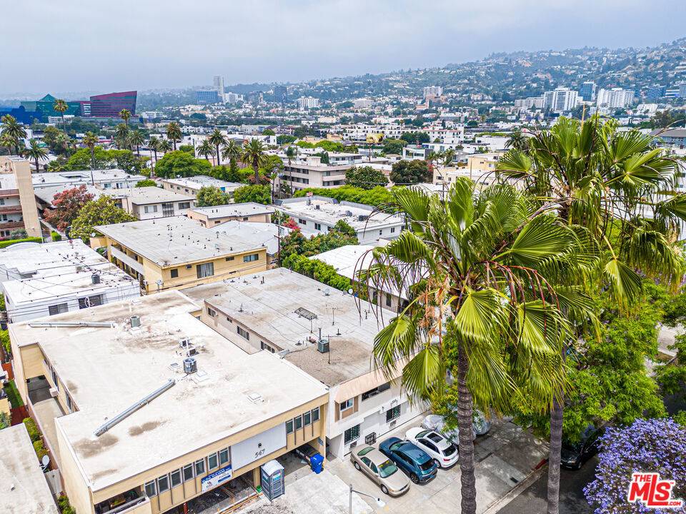 West Hollywood, CA 90048,553 N Flores ST