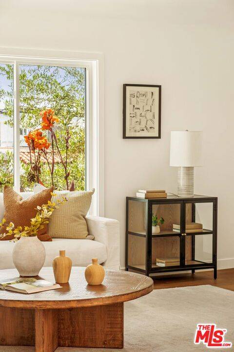 Los Angeles, CA 90043,4313 W 59th ST