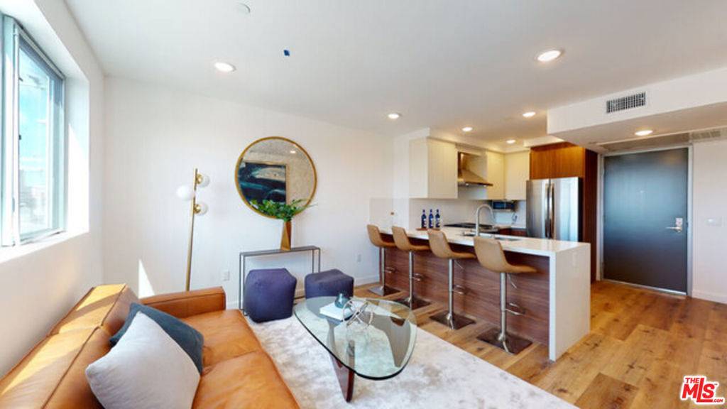 1143 Glenville DR #302, Los Angeles, CA 90035