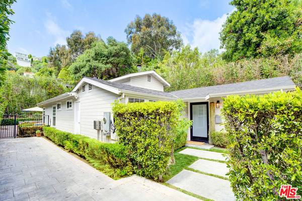 Los Angeles, CA 90068,2575 N Beachwood DR