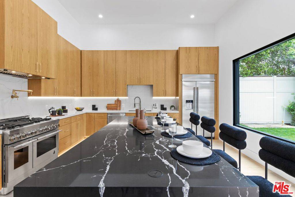 4535 Haskell AVE, Encino, CA 91436