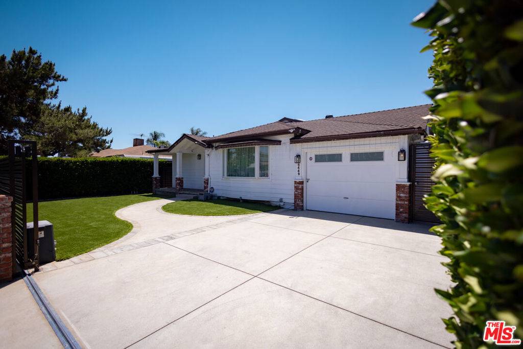 North Hollywood, CA 91606,6449 Radford AVE