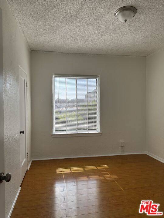 Los Angeles, CA 90006,920 S Hobart BLVD #302