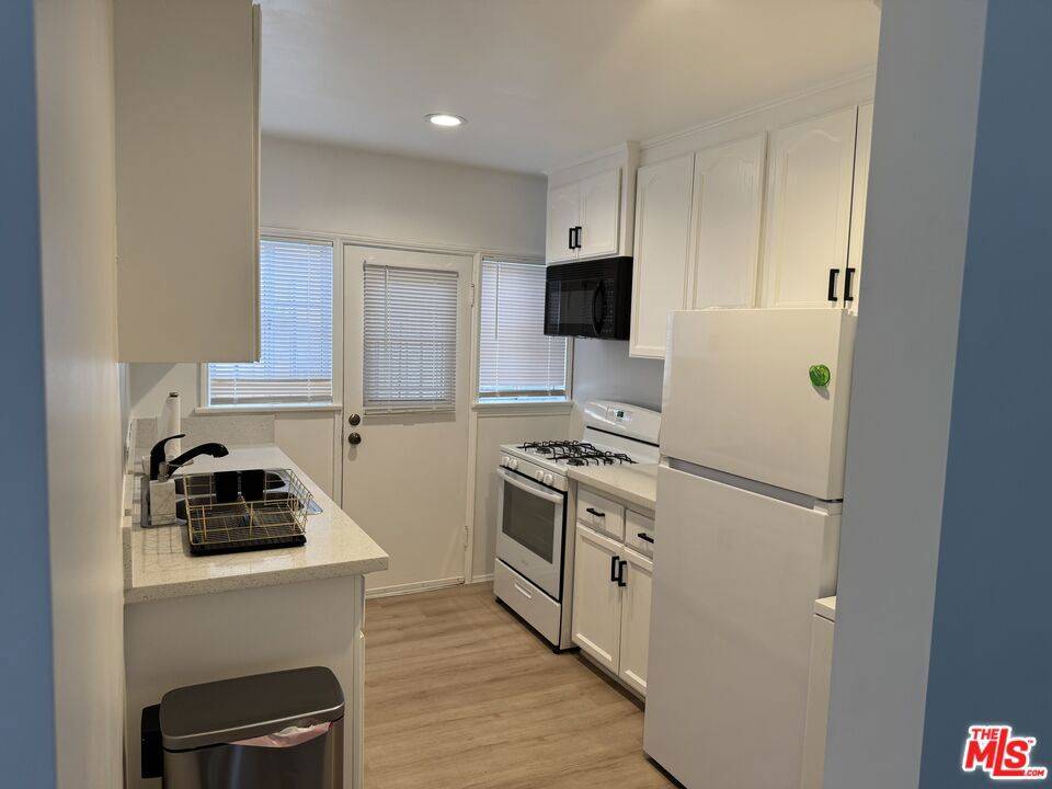 Los Angeles, CA 90035,931 S Sherbourne DR #931