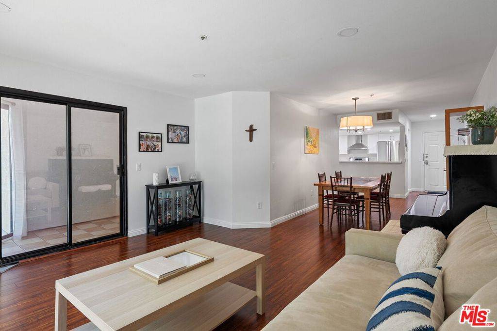 Glendale, CA 91204,413 Hawthorne ST #102
