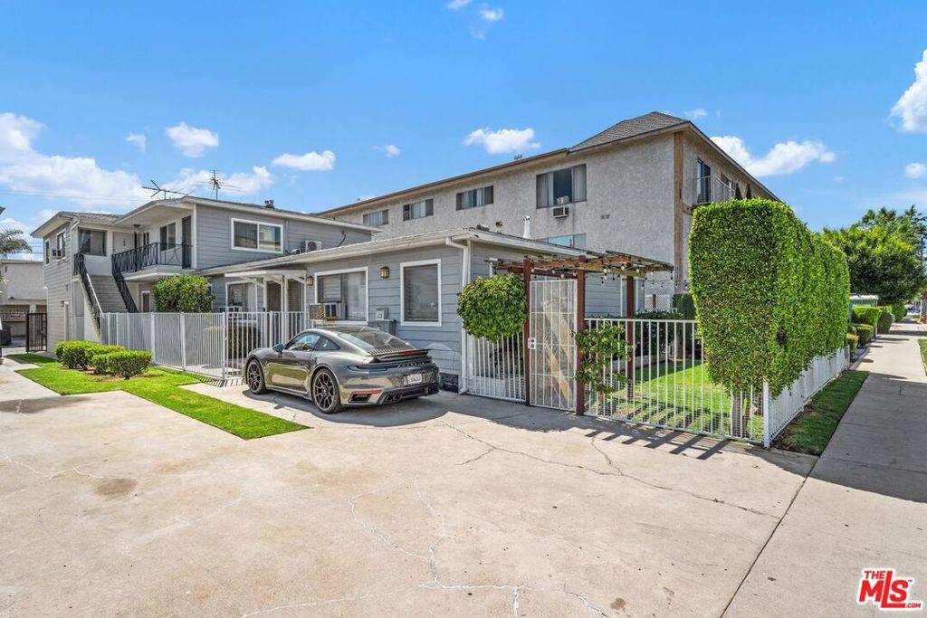 Los Angeles, CA 90025,1657 Colby AVE #3