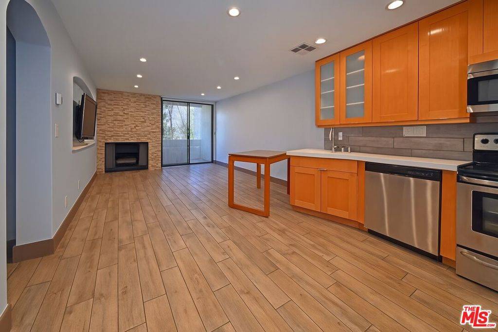 West Hollywood, CA 90069,740 N Kings RD #201