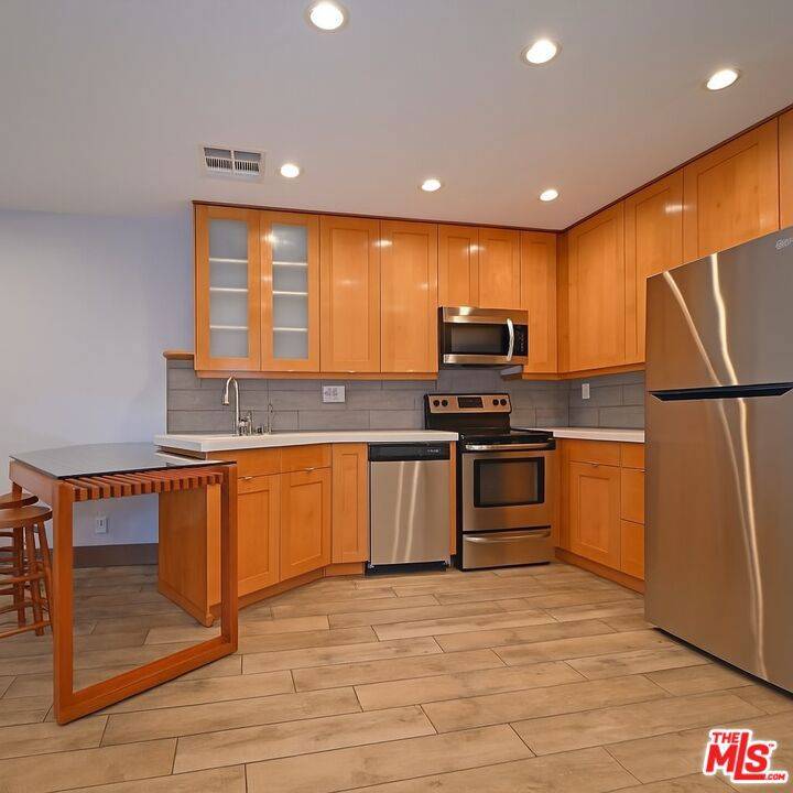 West Hollywood, CA 90069,740 N Kings RD #201