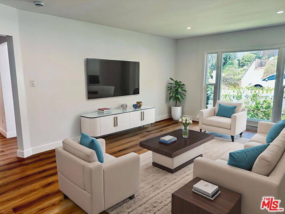 1125 Daniels DR, Los Angeles, CA 90035