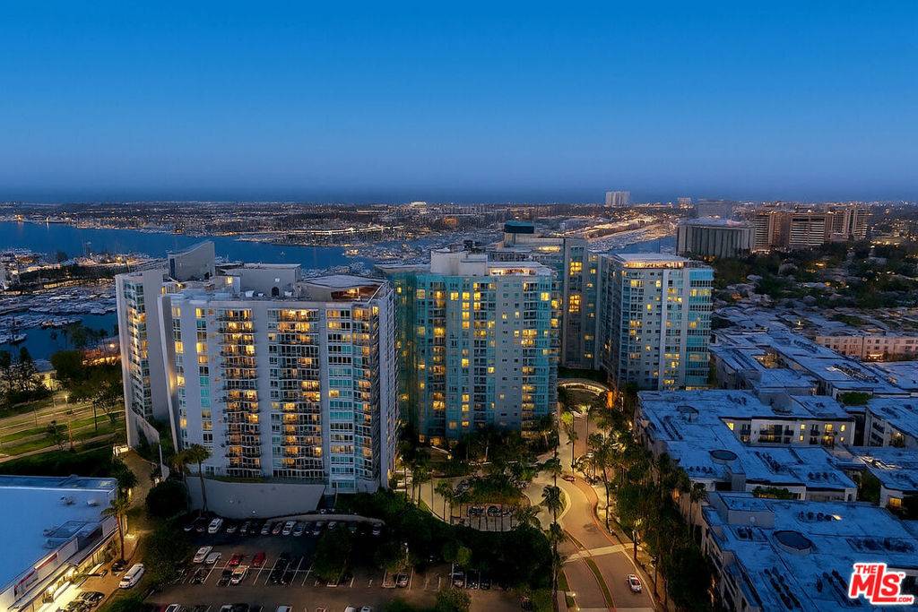 Marina Del Rey, CA 90292,13600 Marina Pointe DR #407