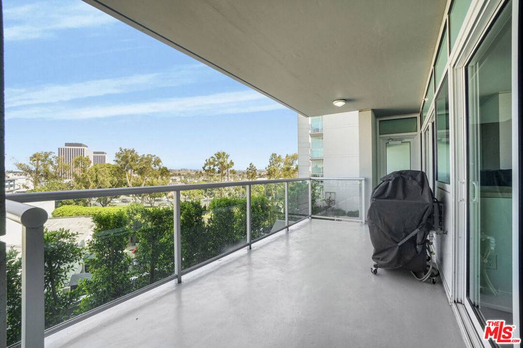 Marina Del Rey, CA 90292,13600 Marina Pointe DR #407