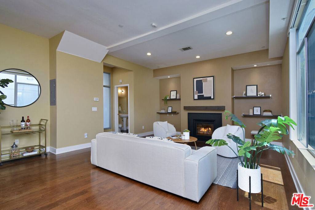 11815 Laurelwood DR #1, Studio City, CA 91604