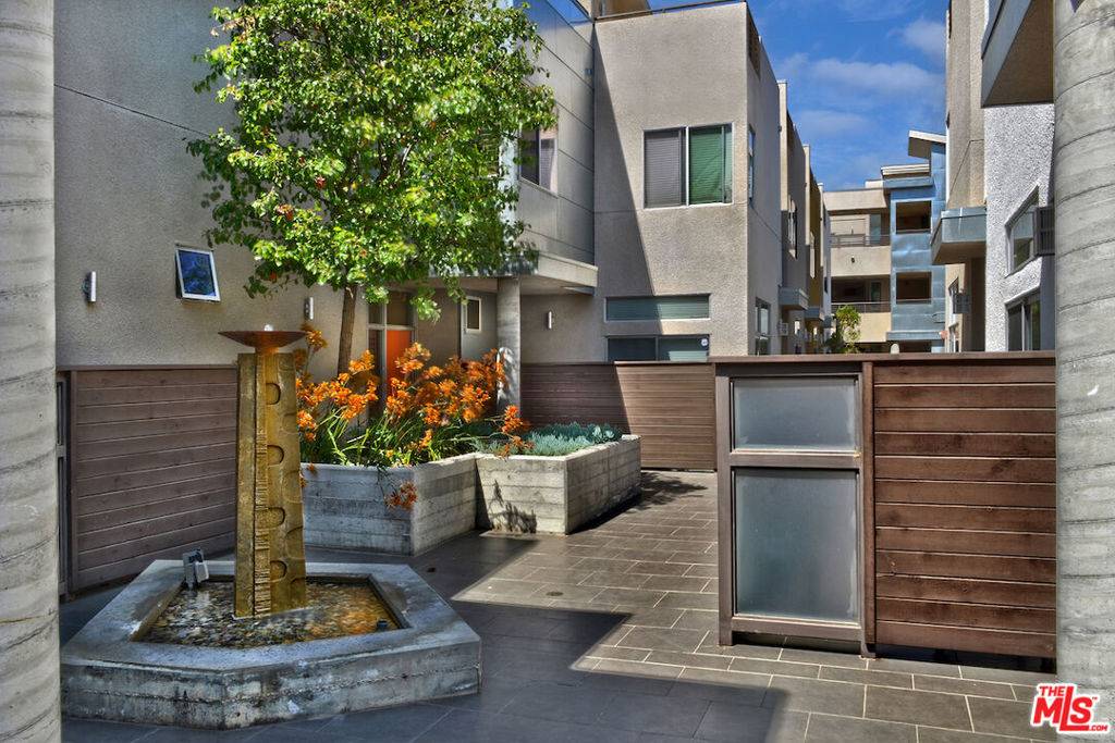 Studio City, CA 91604,11815 Laurelwood DR #1