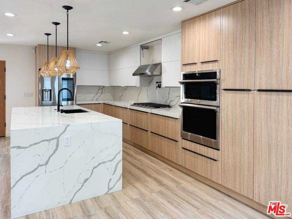 Woodland Hills, CA 91367,22539 Dolorosa ST