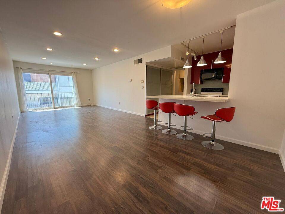5257 Radford AVE #309, Valley Village, CA 91607