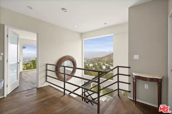 Los Angeles, CA 90068,3488 Troy DR