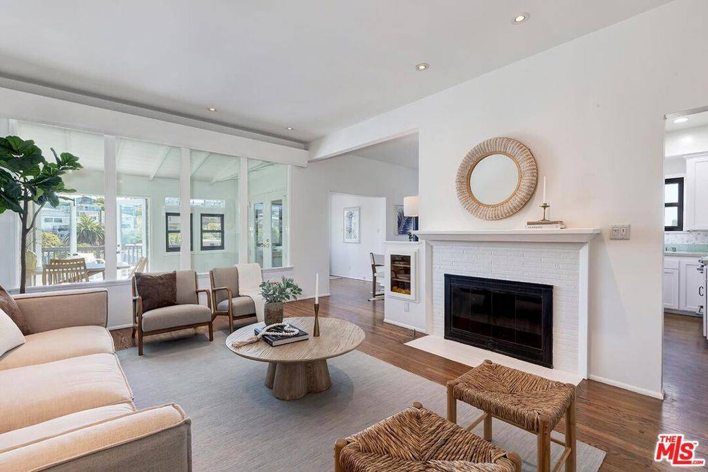 Playa Del Rey, CA 90293,7016 Earldom AVE