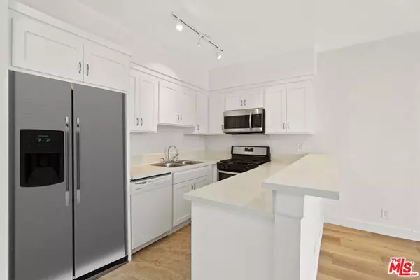 Los Angeles, CA 90025,1920 Overland AVE #101