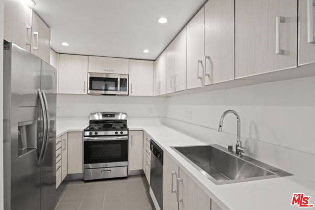 Los Angeles, CA 90025,11711 Ohio AVE #310