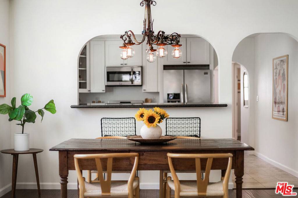 1427 N Coronado ST, Los Angeles, CA 90026