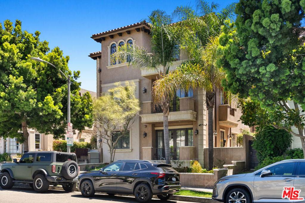 208 S Lasky DR #201, Beverly Hills, CA 90212