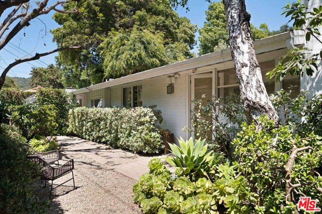 Los Angeles, CA 90049,3366 Mandeville Canyon RD