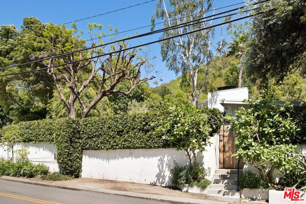 Los Angeles, CA 90049,3366 Mandeville Canyon RD