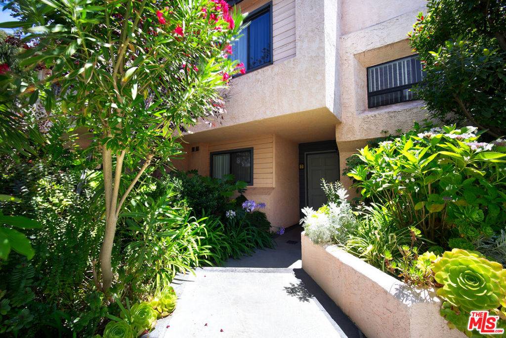 Valley Village, CA 91607,11911 Magnolia BLVD #7