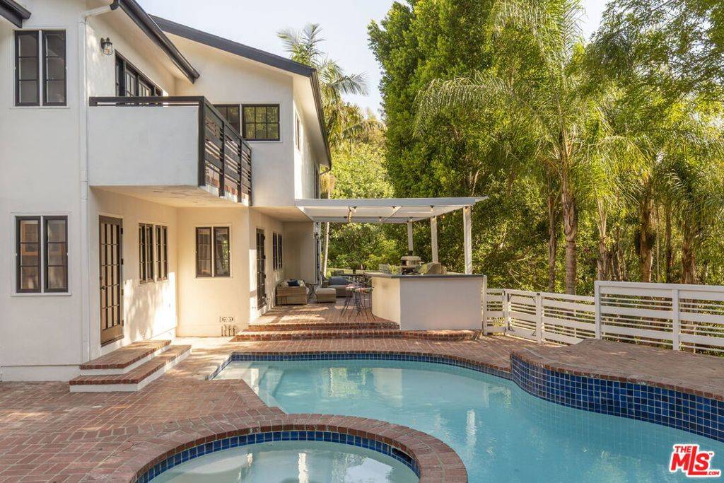 2625 Nichols Canyon RD, Los Angeles, CA 90046