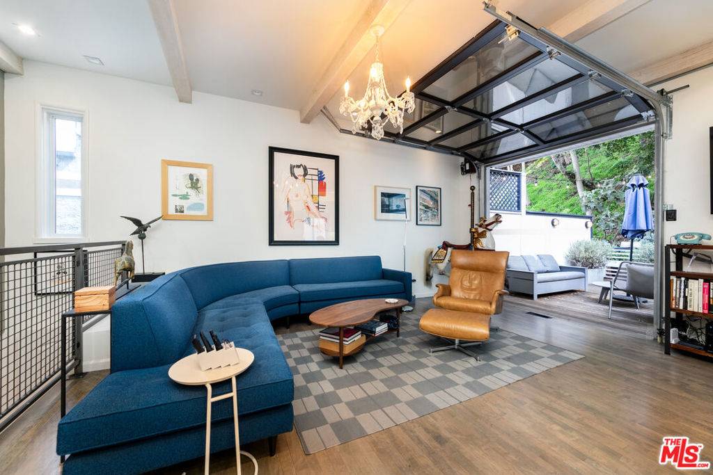 8328 Kirkwood DR, Los Angeles, CA 90046