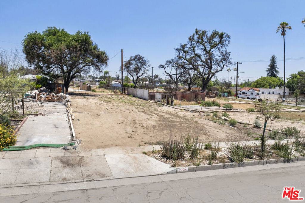 Altadena, CA 91001,2724 Glen AVE