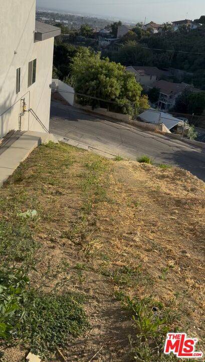 Los Angeles, CA 90063,3909 Dobinson ST