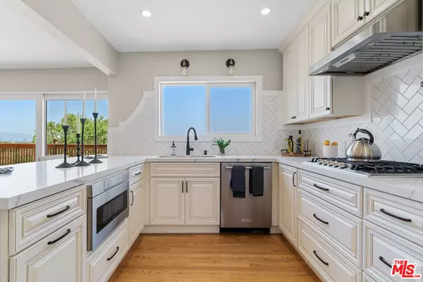 Los Angeles, CA 90008,4113 Don Diablo DR