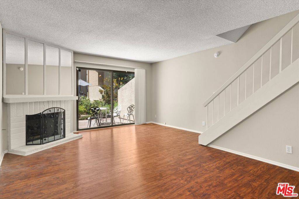 Woodland Hills, CA 91367,5720 Owensmouth AVE #148